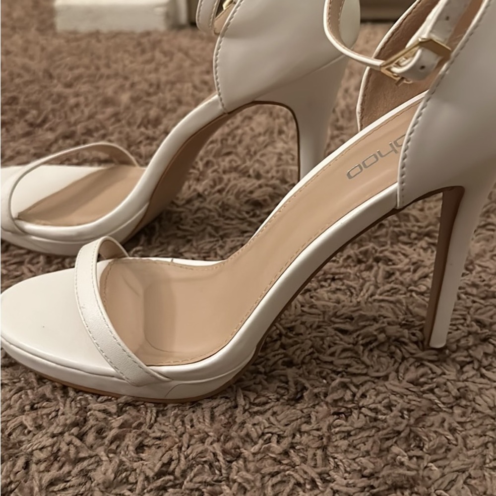 Boohoo brand, like new heels. Size 8